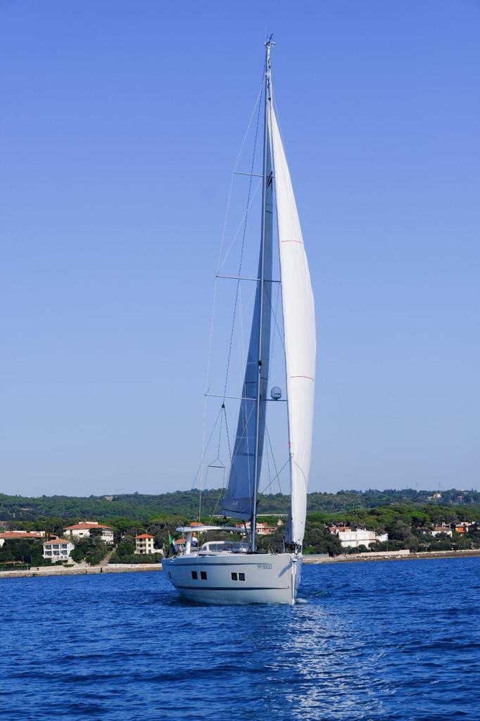 Avete la fortuna di un invito in  barca,   salite a bordo con il piede giusto e scalzo.